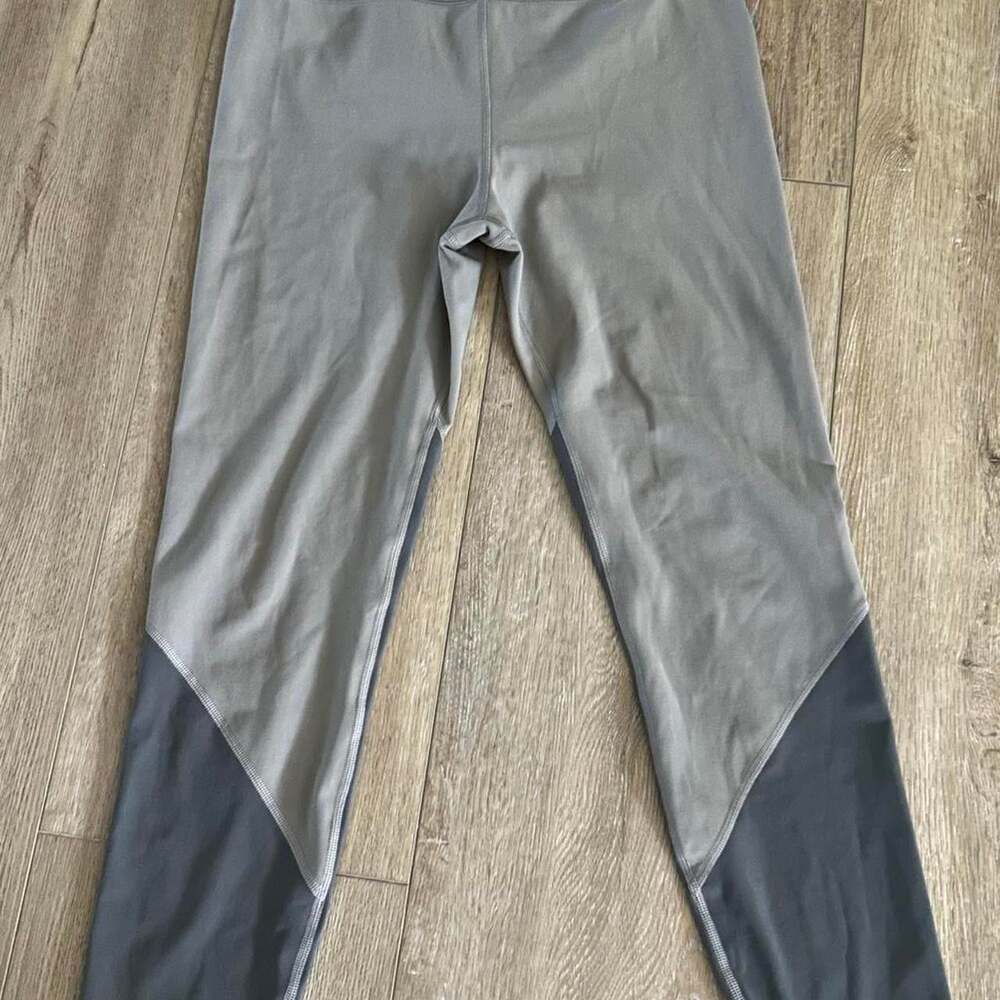 Vuori Women's Grey Leggings